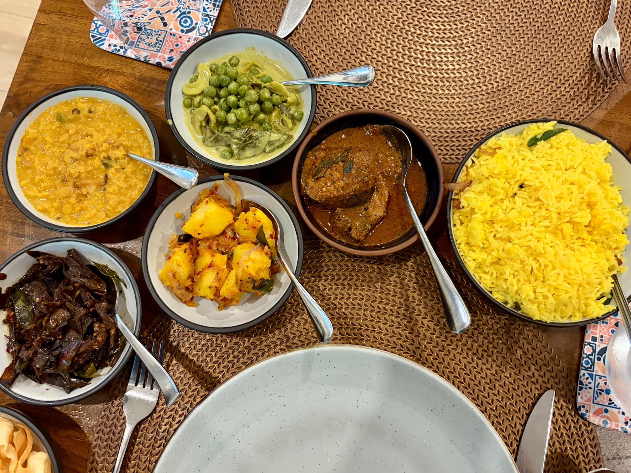 スリランカで食べた色とりどりのカレー
